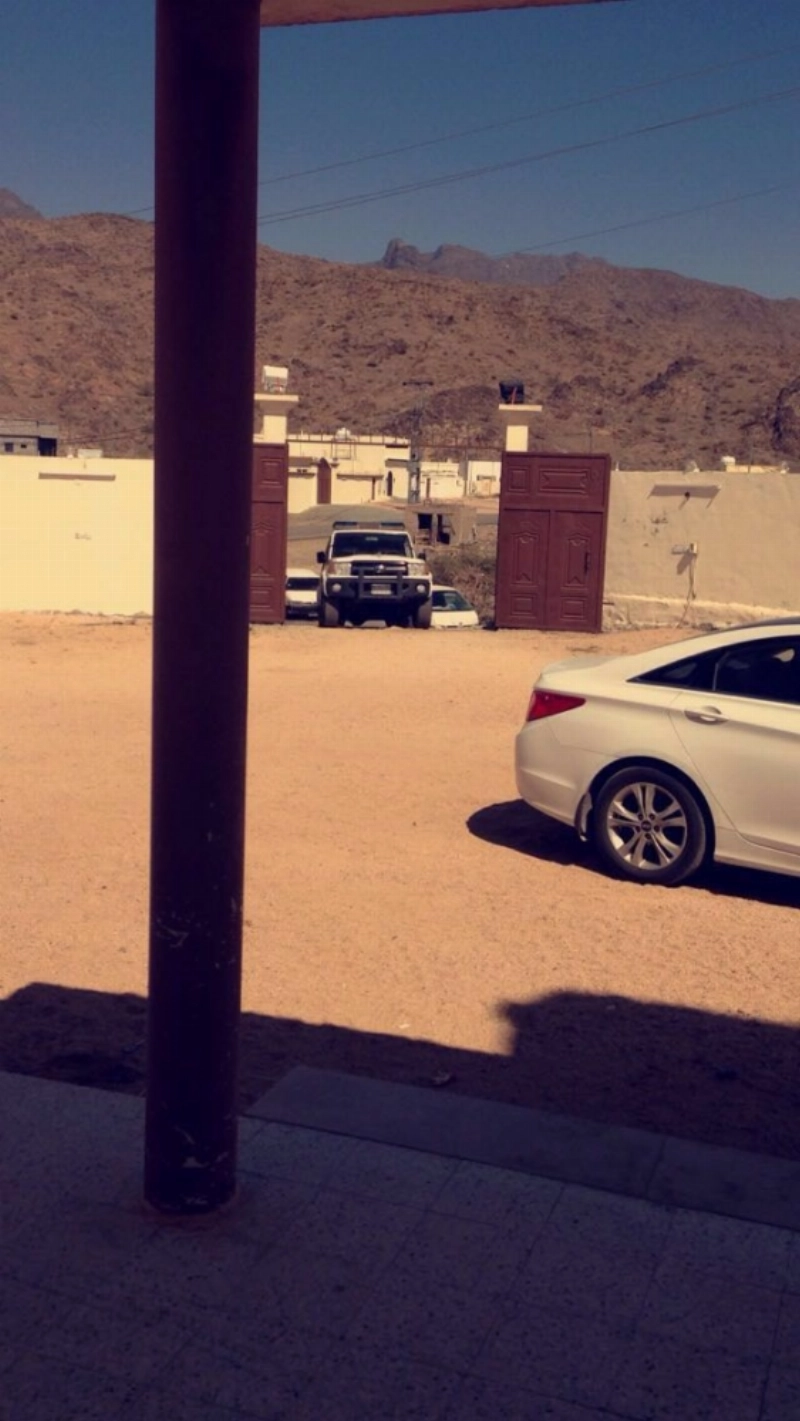 الدوريات الأمنية فور وصولها إلى موقع حادثة الجملين في وادي نعمان (مكة)