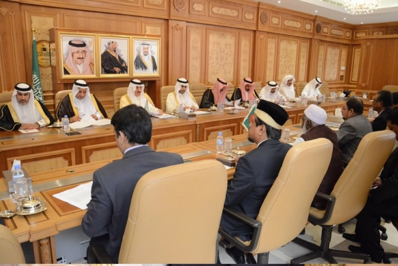 جانب من لقاء وزير الحج مع الوفد البنجلاديشي