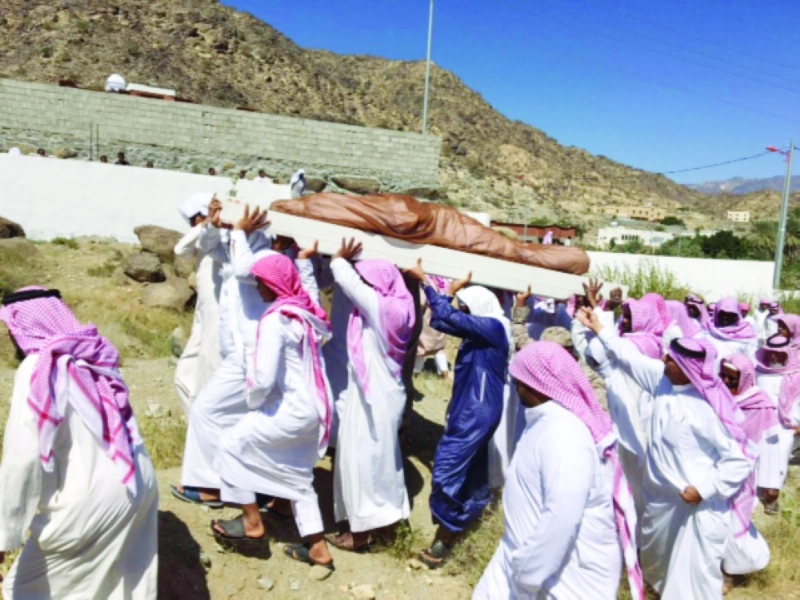 فريق ثروة مكة خلال مشاركته في تشييع الشهيد (مكة)