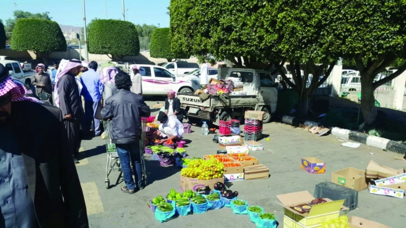 فرق الرقابة تدهم بسطات عشوائية (مكة)