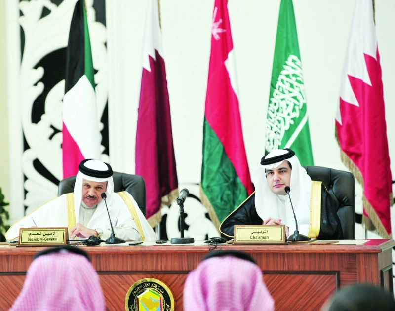 عادل الطريفي وعبداللطيف الزياني خلال المؤتمر الصحفي (مكة)