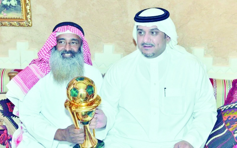 عادل عبدالرحيم مع رئيس الهلال نواف بن سعد (مكة)