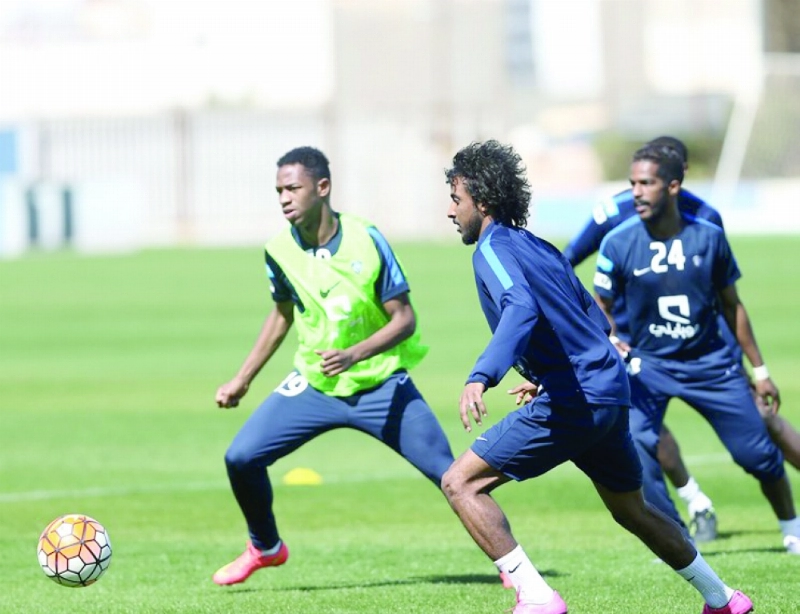 لاعبو الهلال ينفذون بعض الجمل التكتيكية (شبكة الزعيم)