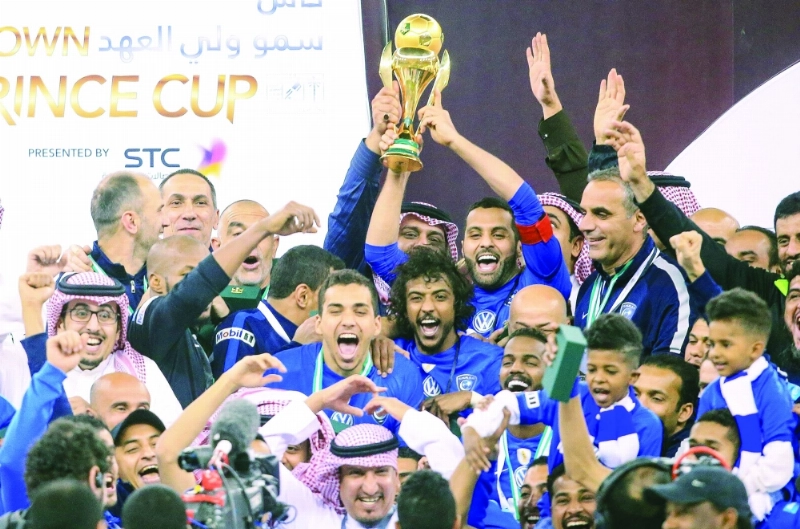 فريق الهلال متوجا بكأس ولي العهد (واس)