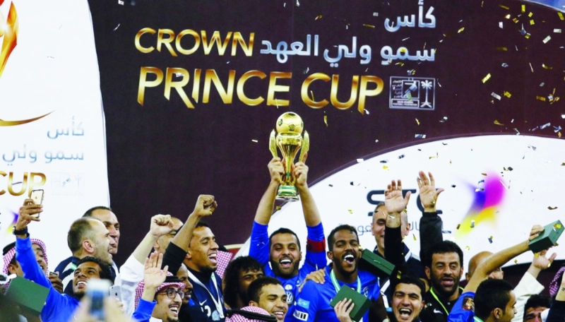 ياسر يرفع كأس ولي العهد (مكة)