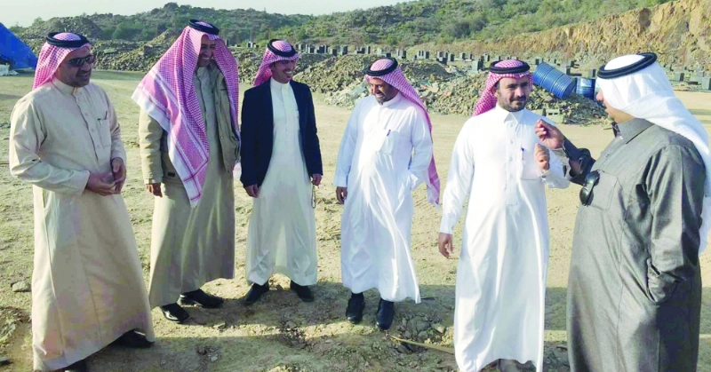 أعضاء المجلس البلدي خلال الجولة (مكة)