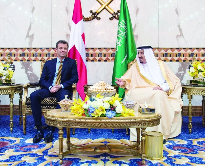 الملك سلمان بن عبدالعزيز وفريدريك هنريك خلال لقائهما