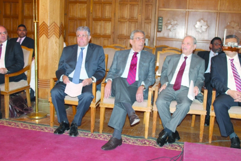عمرو موسى خلال مؤتمر بالجامعة العربية بالقاهرة أمس (مكة)