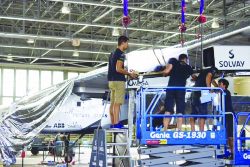 سولار خلال الصيانة في هاواي (solarimpulse.com)