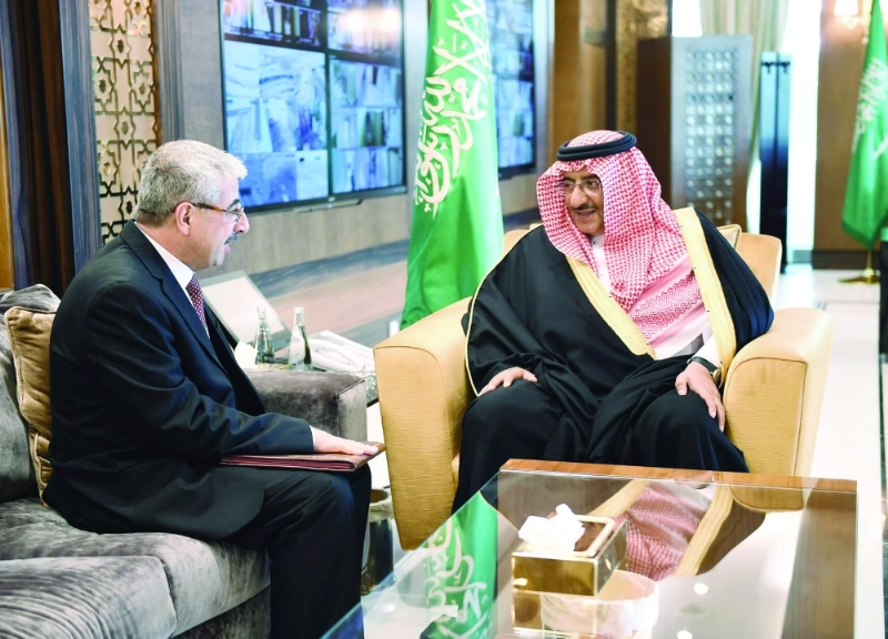 الأمير محمد بن نايف لدى لقائه لطفي بن قايد أمس (واس)