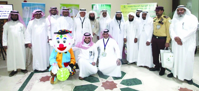 المشاركون ضمن فعاليات المعرض (مكة)