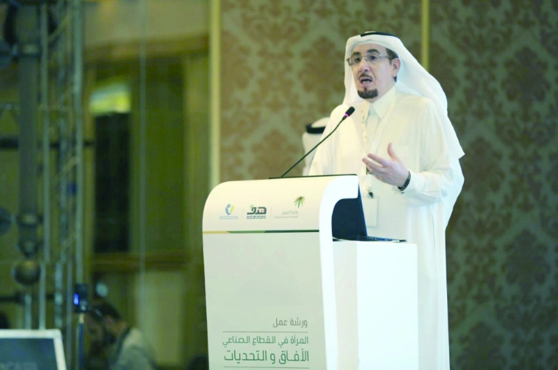 مفرج الحقباني متحدثا خلال الورشة (مكة)