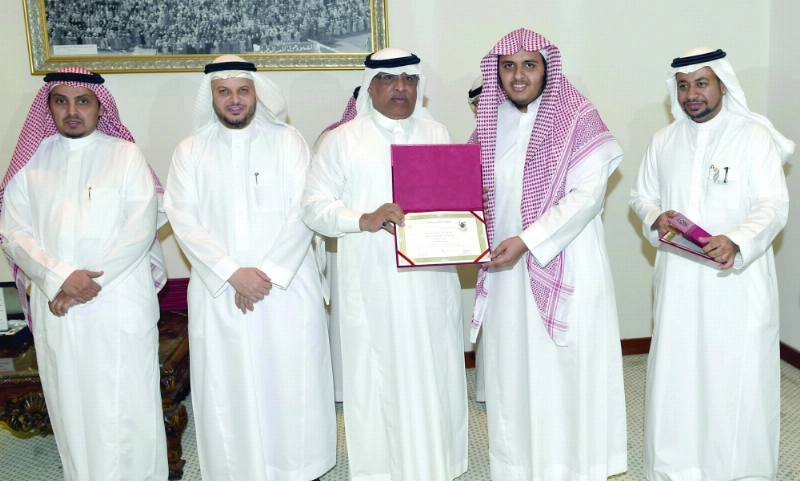 بكري عساس مكرما أحد المشاركين في الحملة (مكة)