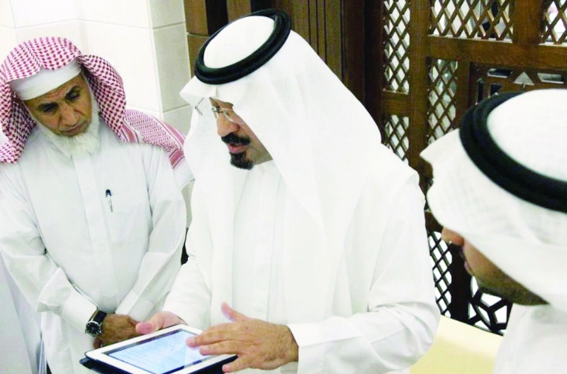 خالد طاهر مدشنا تطبيق الأمانة على الأجهزة الذكية (مكة)