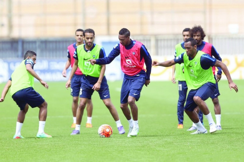 لاعبو الهلال يتدربون بقيادة البرازيلي العائد ديجاو (شبكة الزعيم)