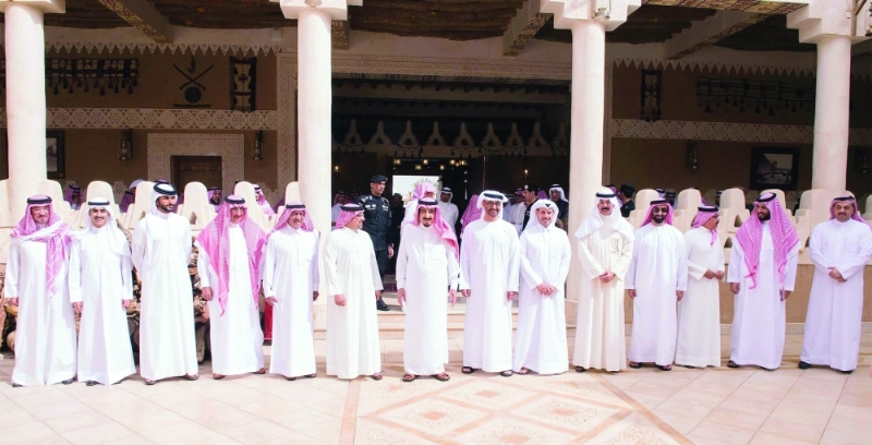 الملك سلمان بن عبدالعزيز يستقبل في الرياض مسؤولين خليجيين كبارا لبحث أوضاع اليمن، والأمير محمد بن نايف يعقد اجتماعا معهم. 21 مارس 2015