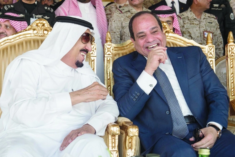 الملك سلمان في حديث باسم مع الرئيس المصري