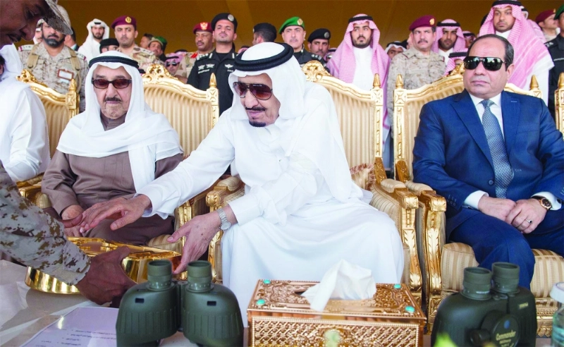 الملك سلمان يطلق شارة بدء المناورة الختامية أمس (بندر الجلعود)