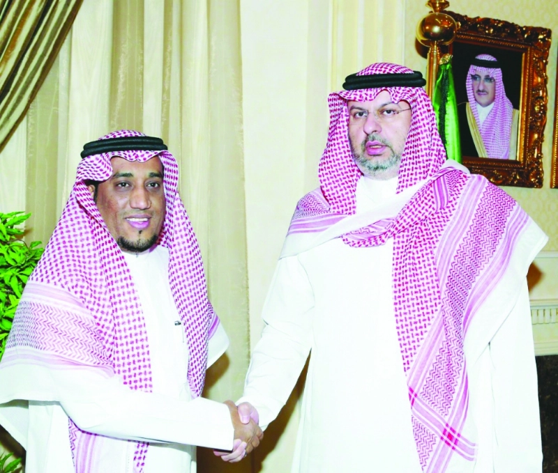 عبدالله بن مساعد خلال استقباله حازم اللحياني (واس)