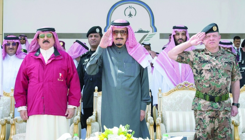 قادة الدول المشاركة يتابعون العرض