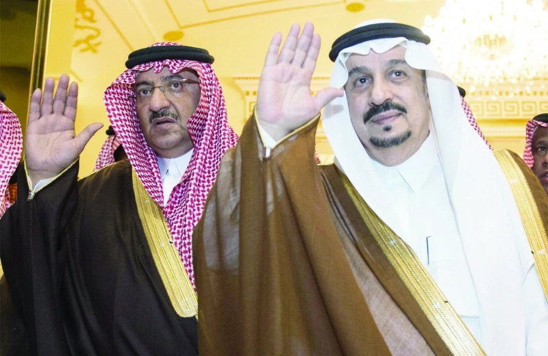 الأميران فيصل بن بندر ومحمد بن نايف لدى استقبال الملك