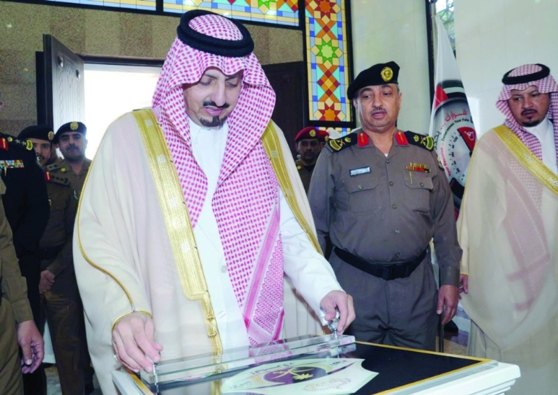 فيصل بن خالد لدى تدشينه أسبوع المرور أمس (واس)