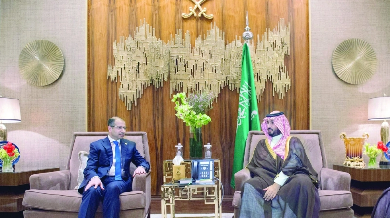 الأمير محمد بن سلمان ملتقيا سليم الجبوري في الرياض أمس (واس)