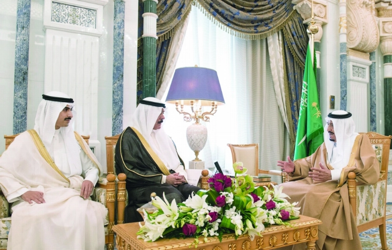 الملك سلمان مستقبلا الصباح في مكتبه بقصر اليمامة أمس