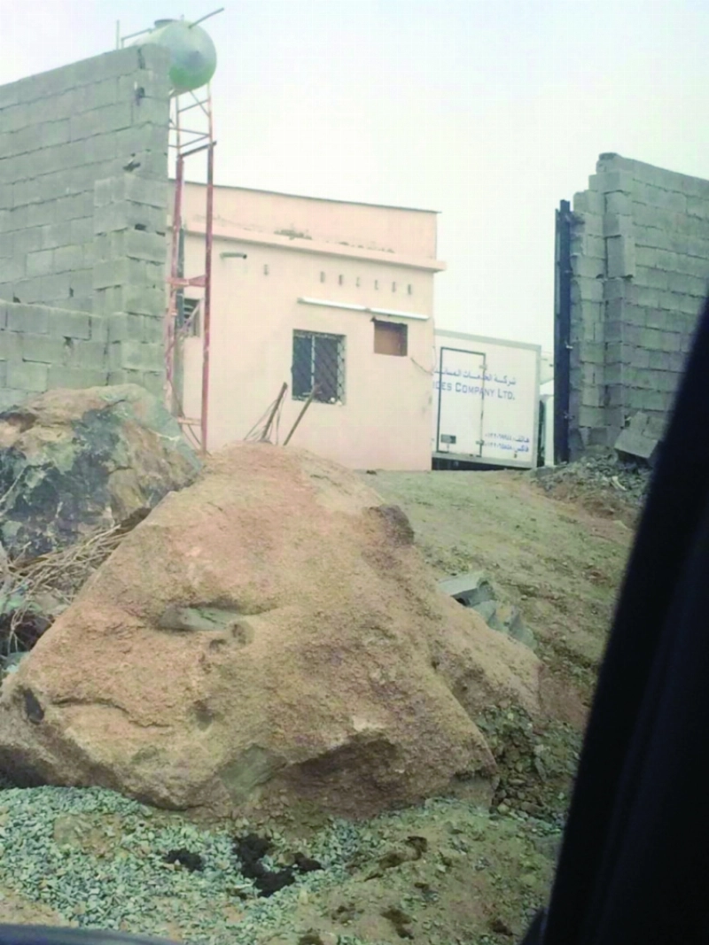 مدخل جانبي للمستودع (مكة)