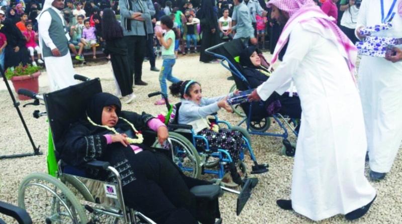 ذوو الاحتياجات الخاصة خلال زيارة المهرجان (مكة)