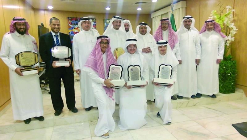 عبدالله الثقفي يتوسط المكرمين (مكة)