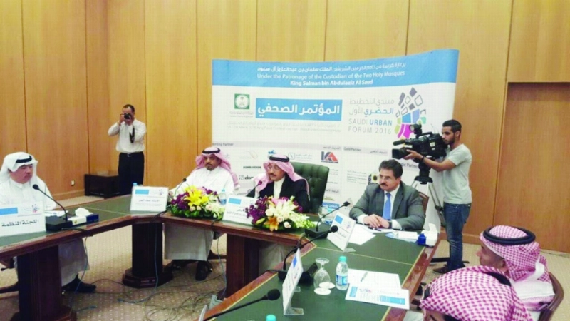 عبدالرحمن آل الشيخ يتحدث خلال المؤتمر (مكة)
