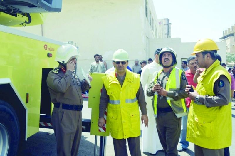 فرق الدفاع المدني لحظة مباشرة الحادث (مكة)