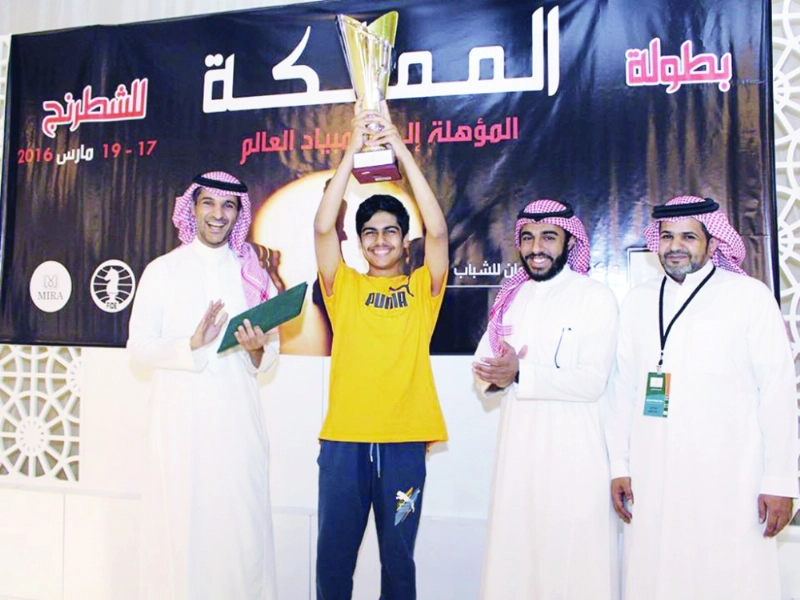 أحمد بوكنان متوجا بكأس البطولة (مكة)