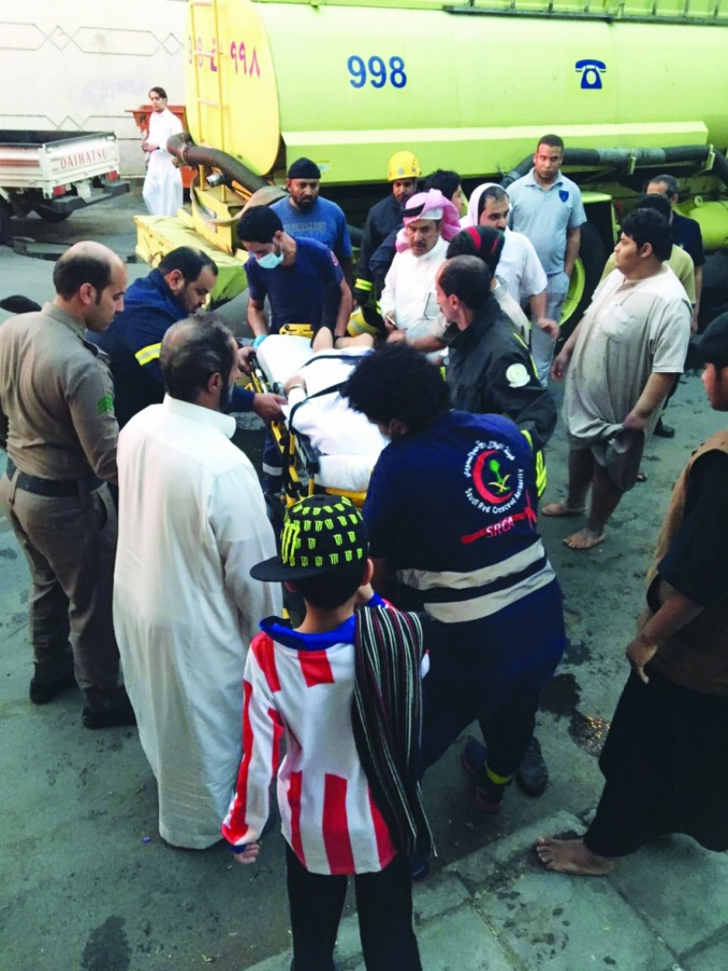 صاحب المنزل أُثناء إسعافه (مكة)