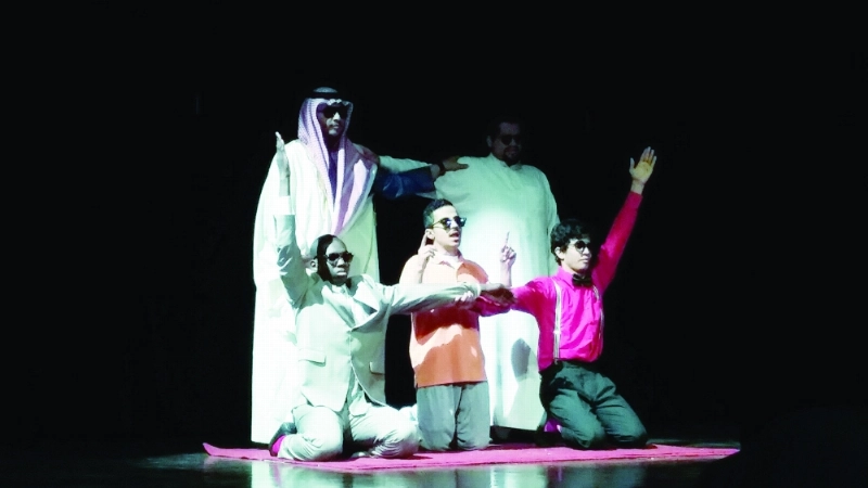 من مشاهد المسرحية (مكة)