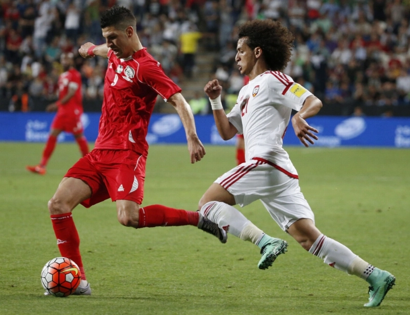 عمر عبدالرحمن يحاول اللحاق بتامر صلاح (أ ف ب)