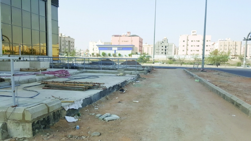 الطريق أمام مبنى الخطوط كما بدا أخيرا (مكة)