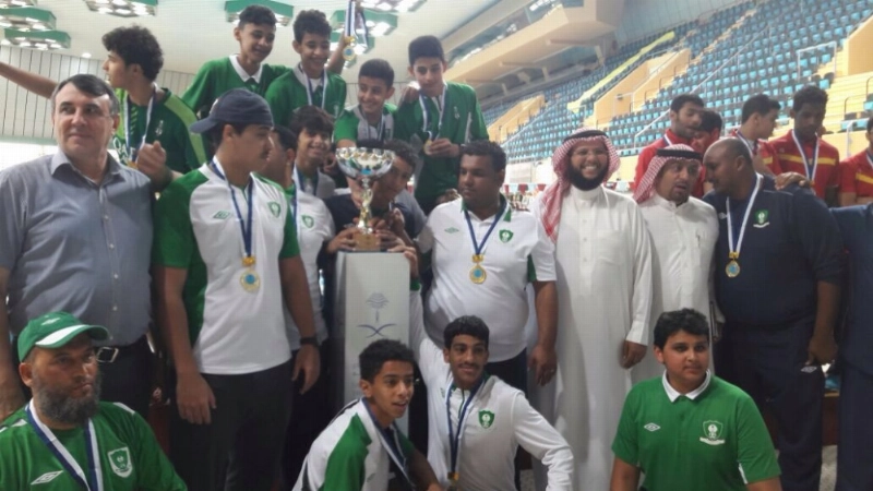 فريق شباب الأهلي متوجا ببطولة الماء (مكة)