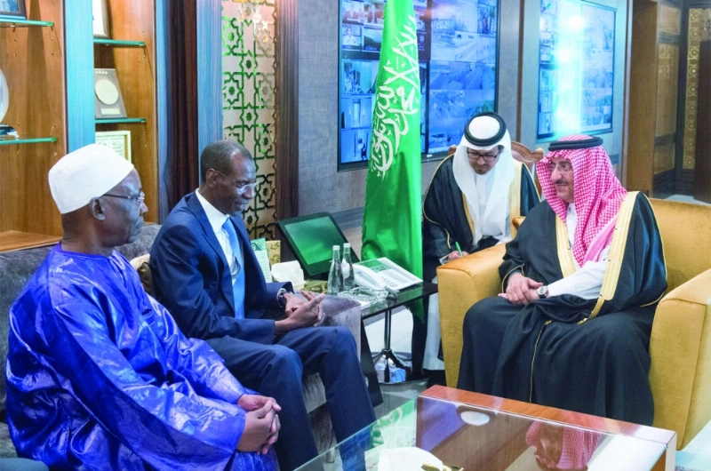 .. وخلال لقائه عبدالله ديالو (واس)