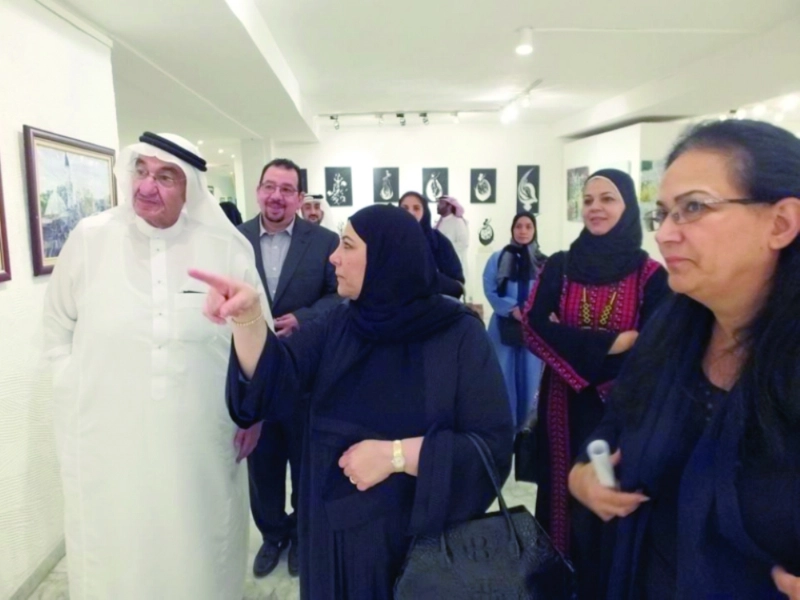 جانب من المعرض بعد الافتتاح (مكة)