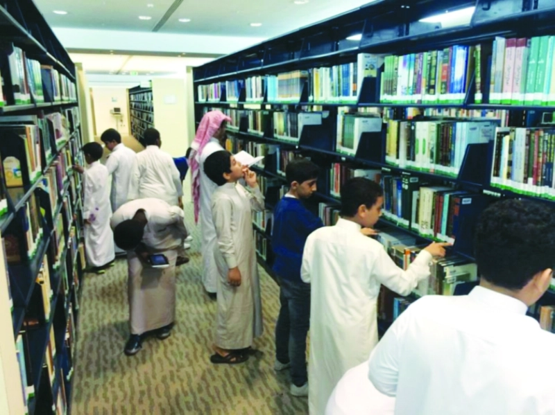 جانب من الزيارة وتدريب الطلاب على البحث ( مكة )