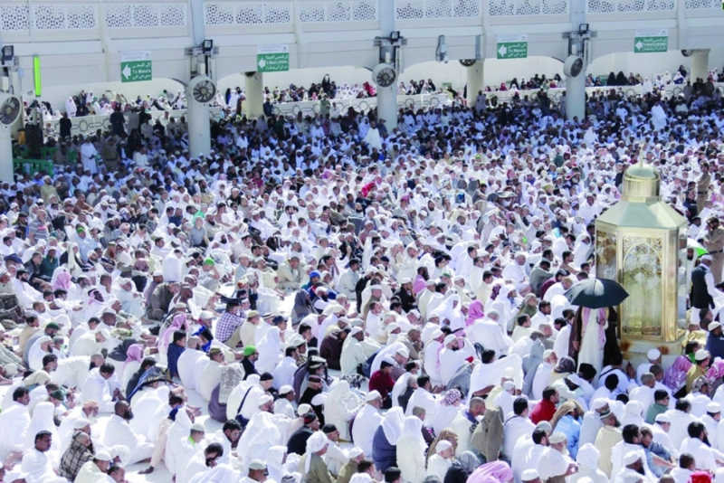 المصلون في المسجد الحرام (مكة)