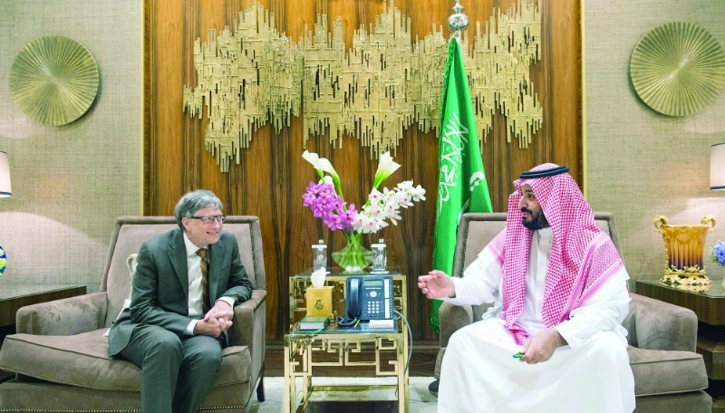 الأمير محمد بن سلمان لدى لقائه بيل جيتس في الرياض أمس الأول (واس)