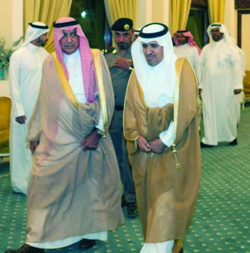 فهد بن معمر وصالح المونس خلال اللقاء الشهري (مكة)