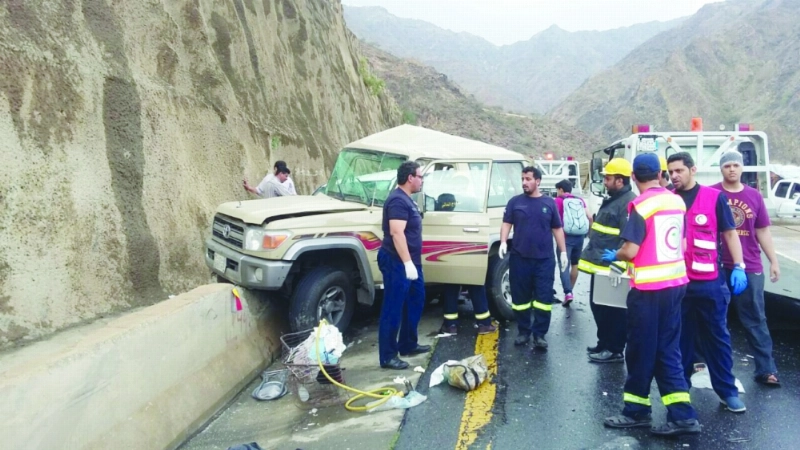 الفرق الإسعافية لحظة مباشرتها الحادث (مكة)