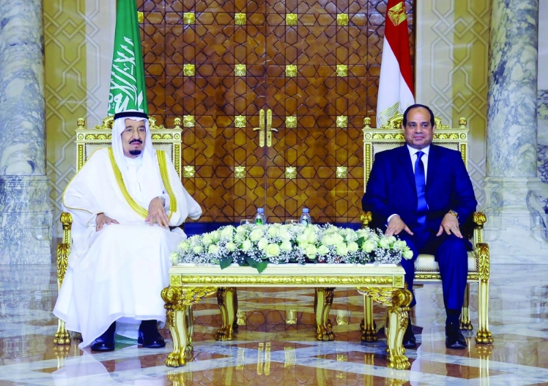 خادم الحرمين والرئيس السيسي في قصر الاتحادية بالقاهرة أمس (أ ف ب)