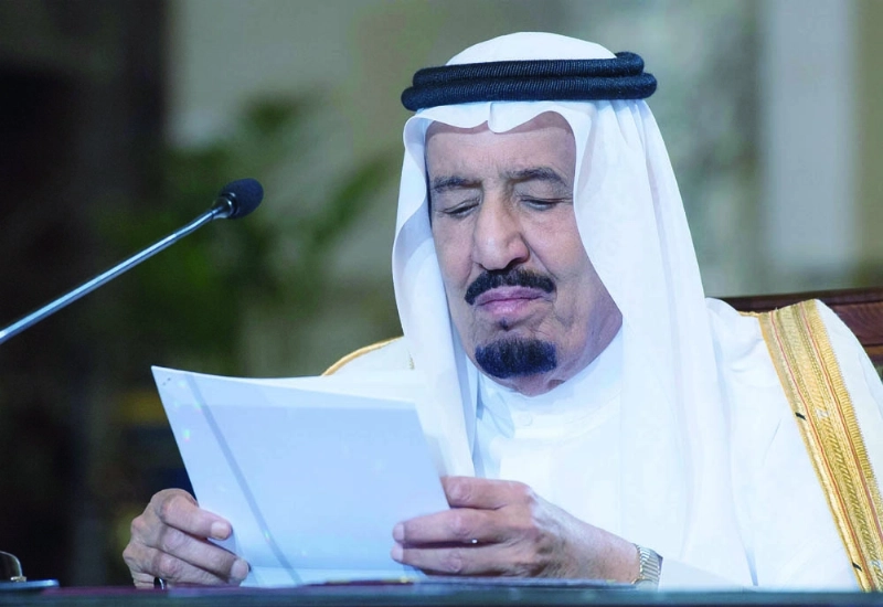 الملك سلمان يلقي كلمته أمس ( أ ف ب )