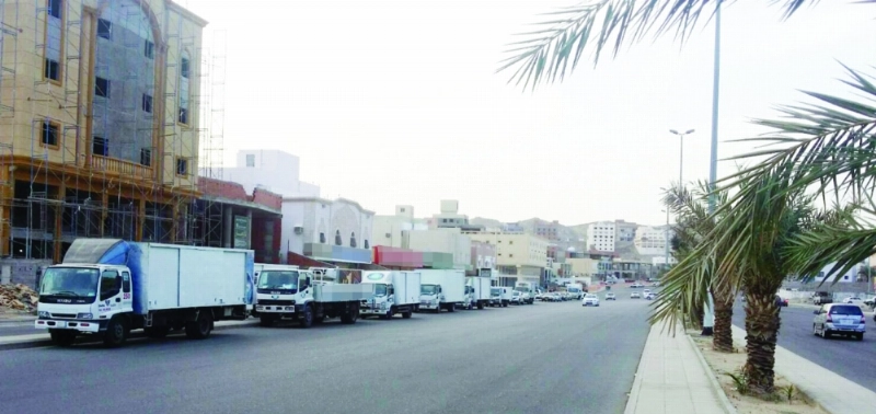 مركبات بعض الشركات متوقفة بالمخطط (عبدالله الشنقيطي)