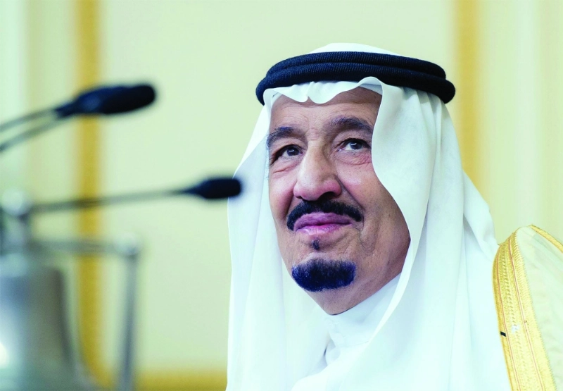 الملك سلمان مخاطبا الحضور داخل البرلمان (بندر الجلعود)